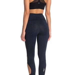 - Maaji pulse leggings size S